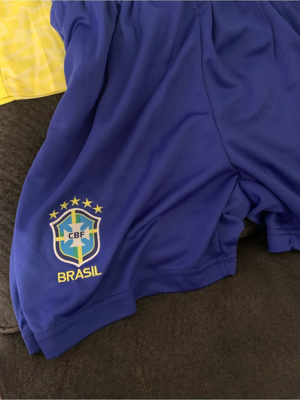 Brasil Neymar Jr. #10
Soccer Jersey & Shorts Set
Men's Size Small - Picture 4 of 4